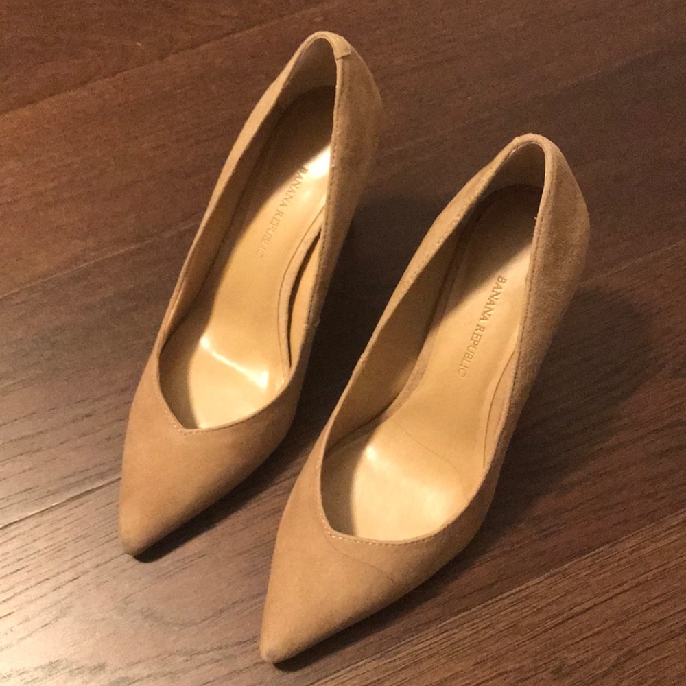 banana republic suede pumps